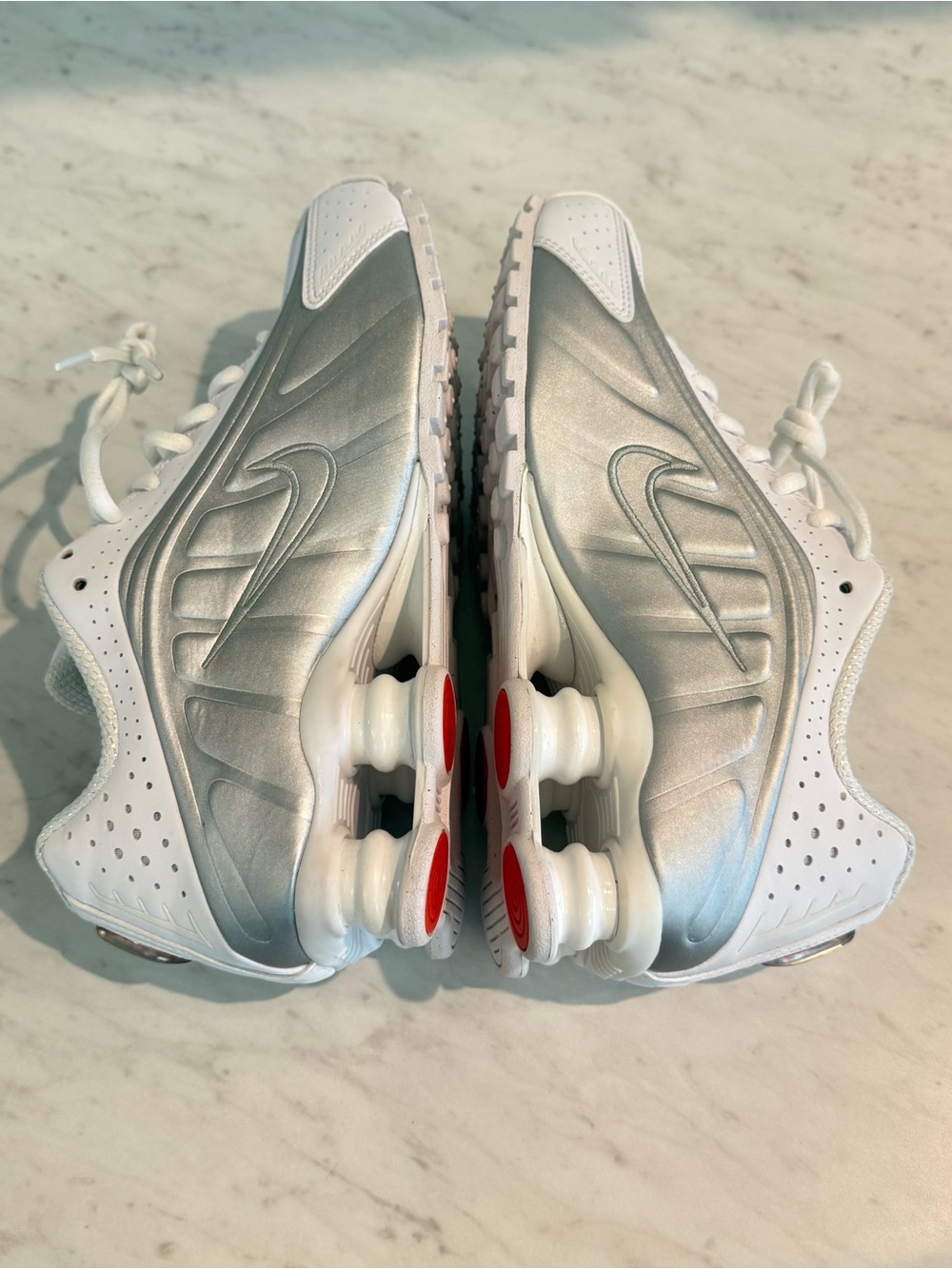 Nike Shox R4 White-White-Metallic Silver Womens Sz 6 [AR3565-101]